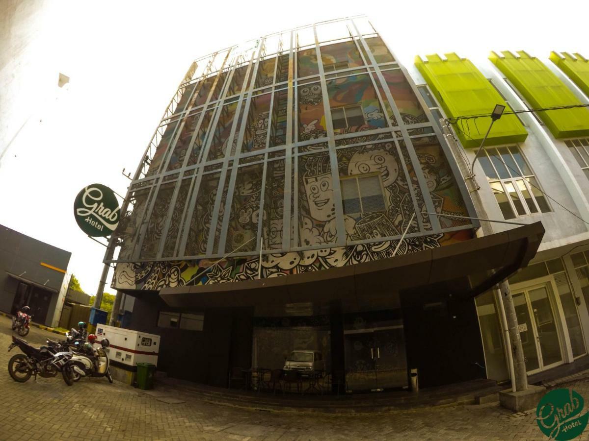 Grab Hotel Gresik Exterior photo